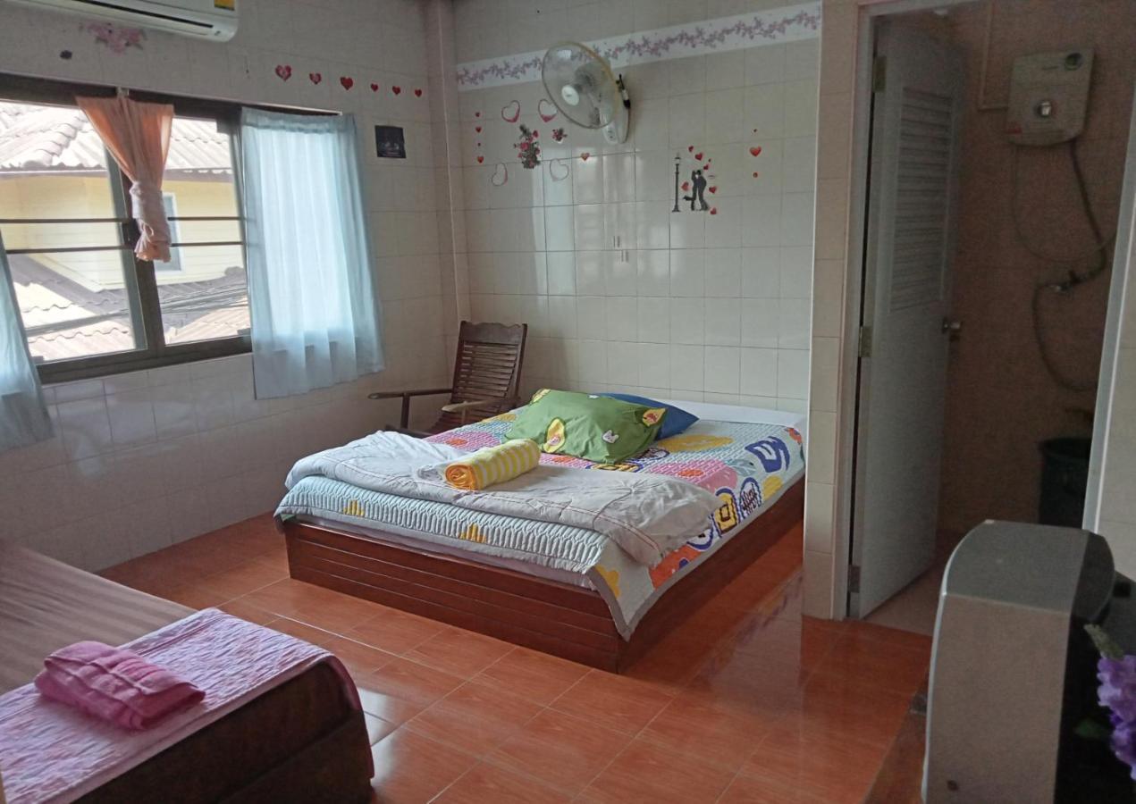 Np Guesthouse Трат Экстерьер фото