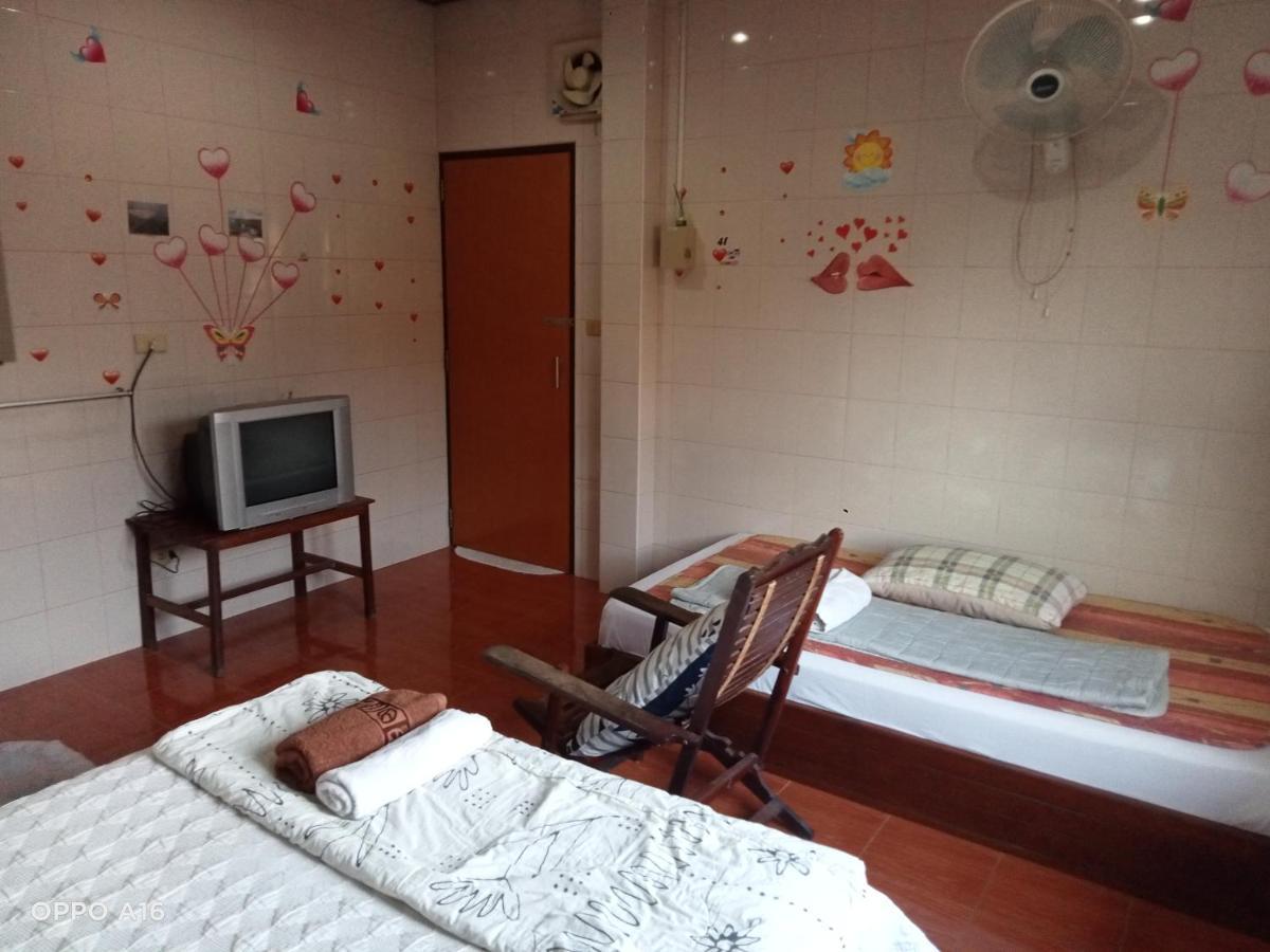 Np Guesthouse Трат Экстерьер фото