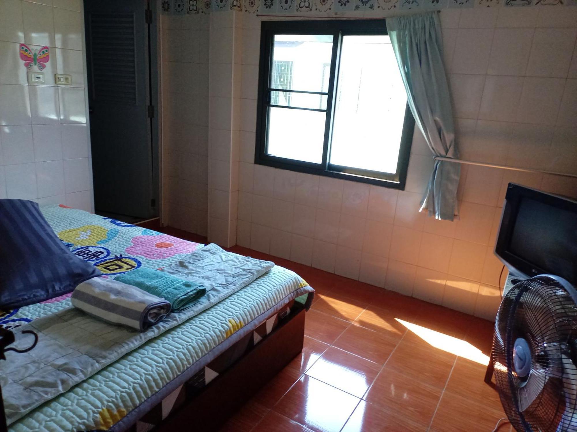 Np Guesthouse Трат Экстерьер фото