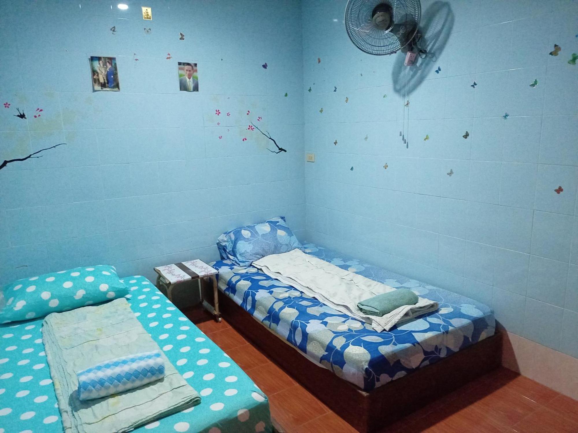 Np Guesthouse Трат Экстерьер фото
