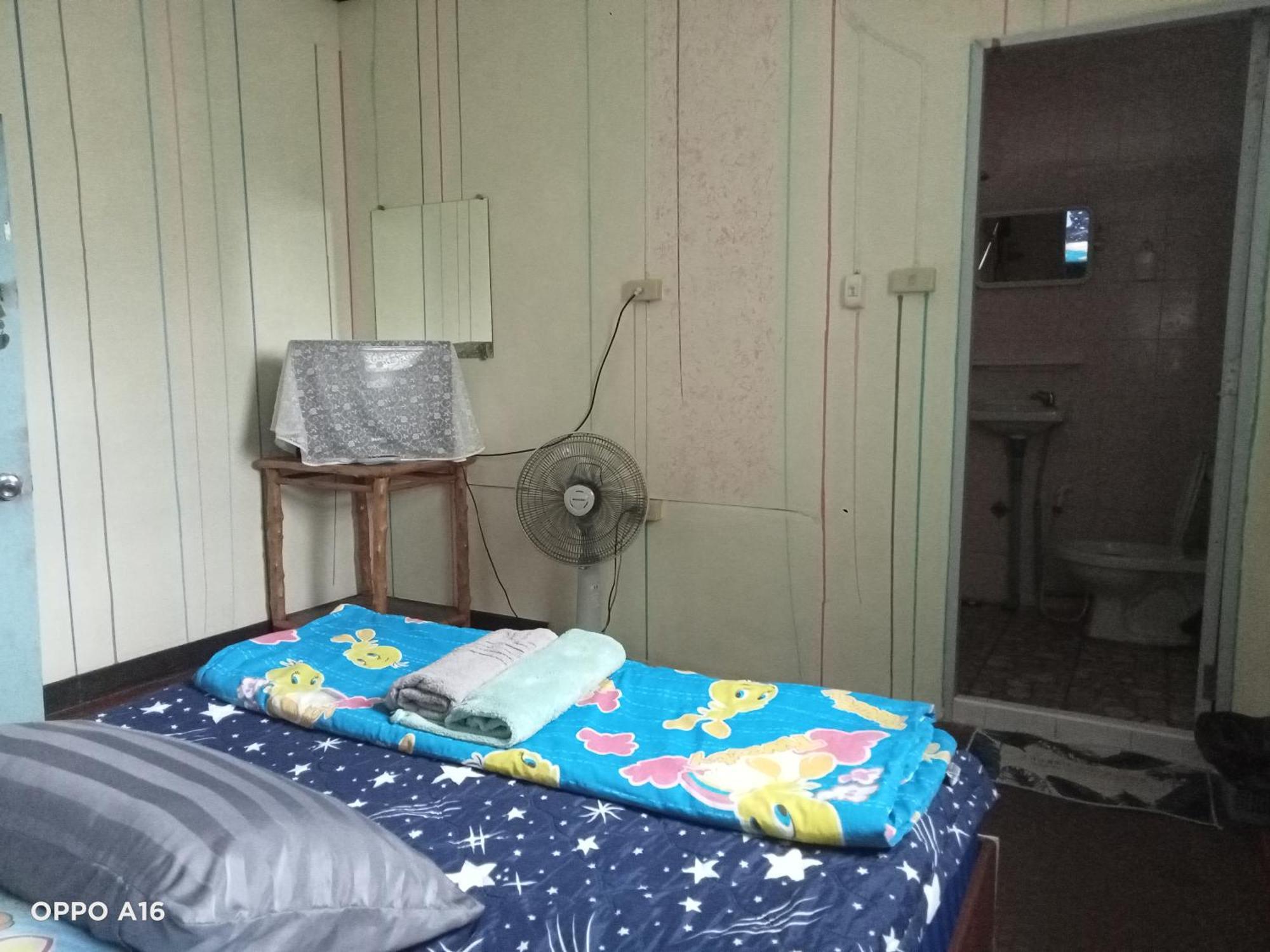 Np Guesthouse Трат Экстерьер фото