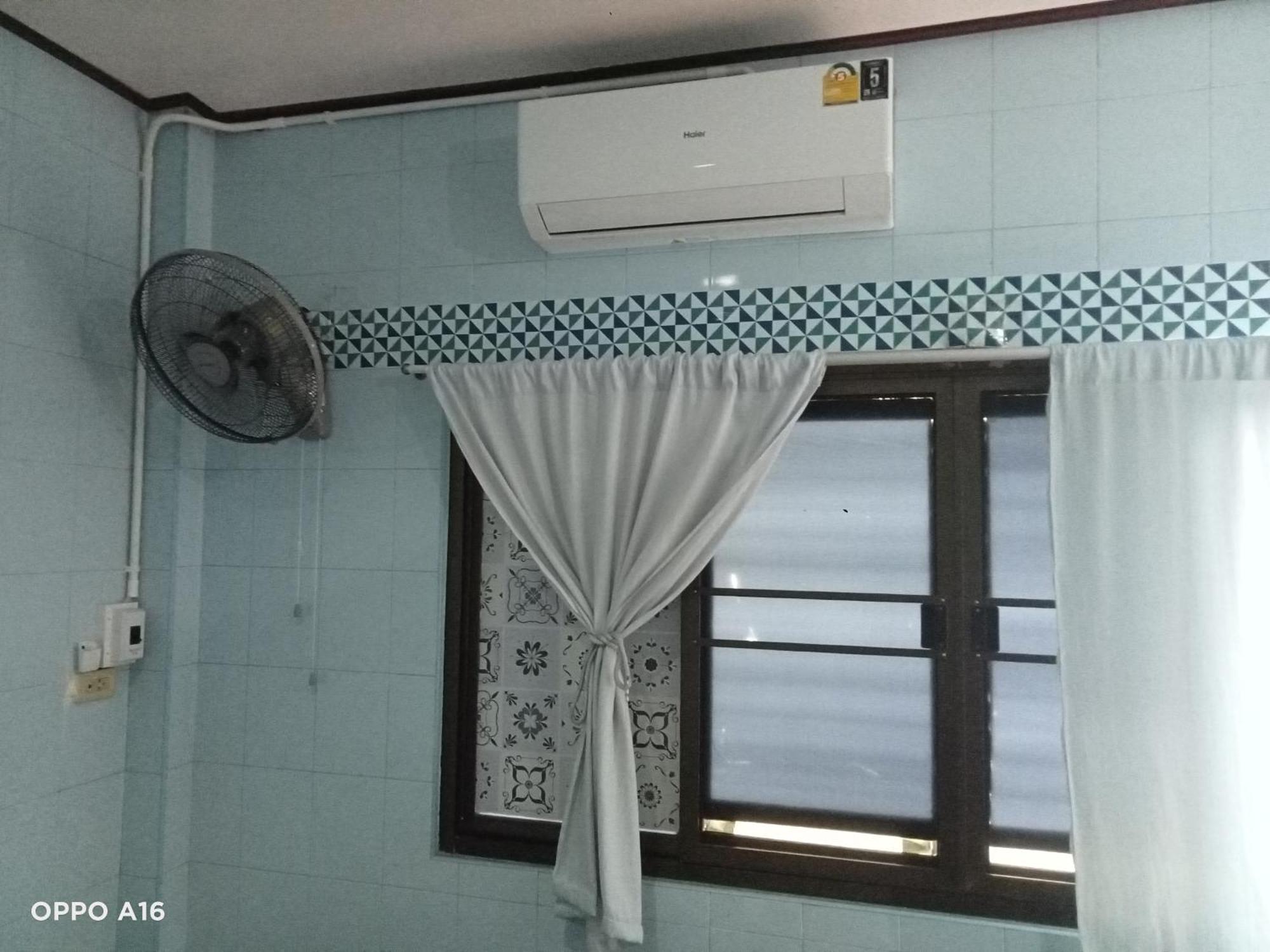 Np Guesthouse Трат Экстерьер фото