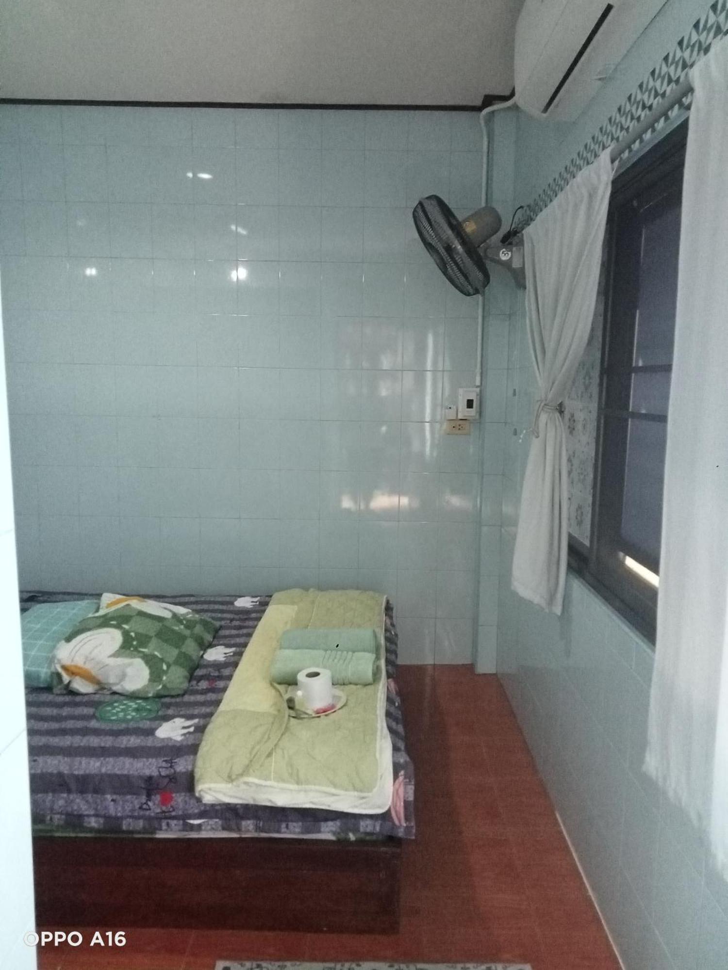 Np Guesthouse Трат Экстерьер фото